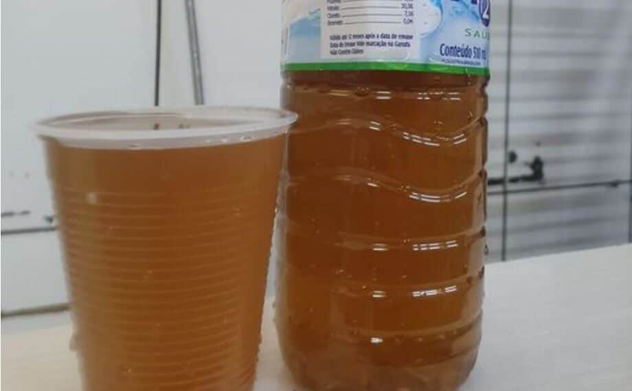 Moradores de bairros de Poços reclamam da cor da água fornecida pelo DMAE