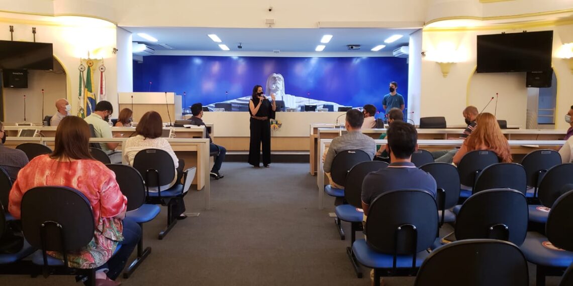 Profissionais do setor de eventos se reúnem com vereadores e representantes da prefeitura