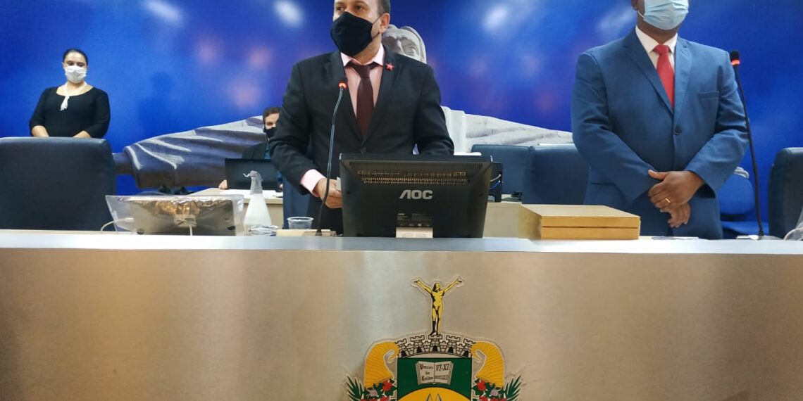 Prefeito, vice e vereadores tomam posse em Poços de Caldas