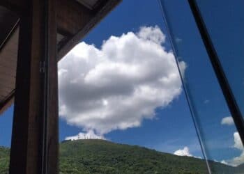 Internauta de Poços registra nuvem em forma de coração