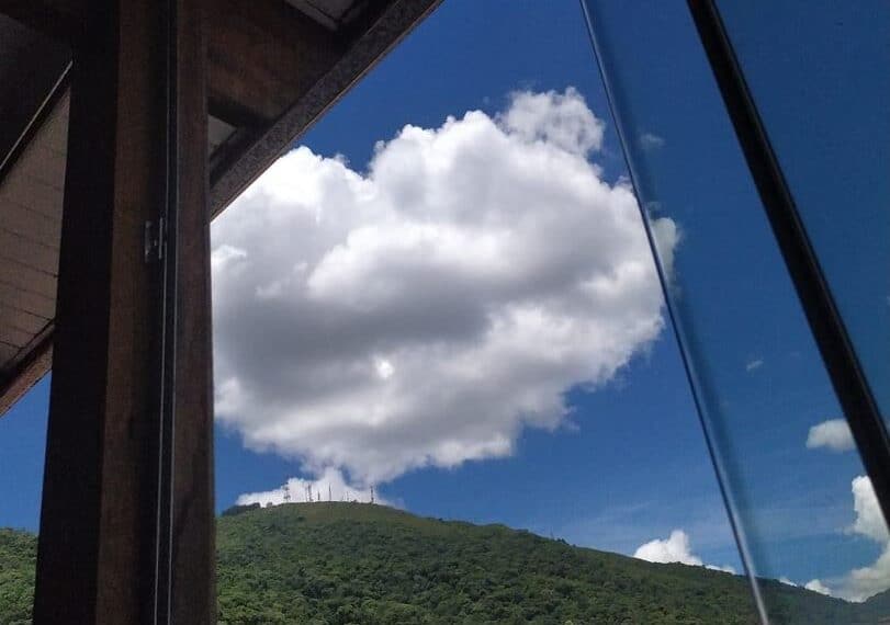 Internauta de Poços registra nuvem em forma de coração