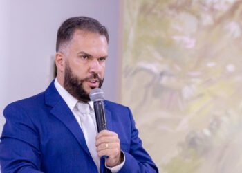 Ailton Goulart e Azael Monteiro são empossados prefeito e vice-prefeito de Caldas