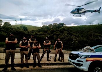 Polícia Militar apreende 24 barras de maconha, em Poços de Caldas