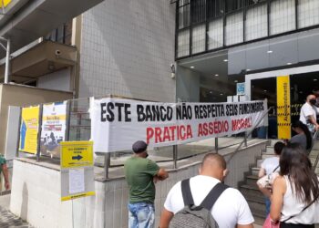 SINTRAF realiza manifestação em Poços de Caldas, contra reestruturação do Banco do Brasil
