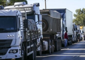 Governo inclui caminhoneiros em grupo prioritário para vacinação