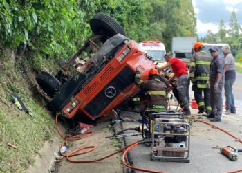 Caminhoneiro de Poços de Caldas morre em acidente na SP-342