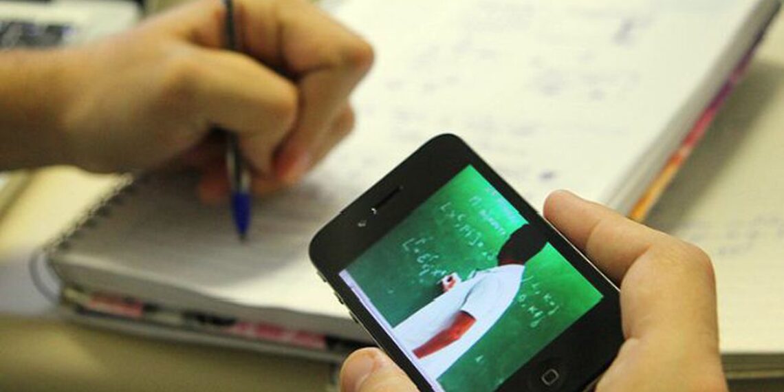 Alunos da rede estadual retomam nesta segunda ensino não presencial