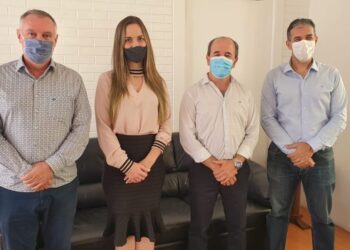 Prefeito anuncia secretário e procuradora geral do município