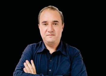 “Música de barzinho em casa com Reina” é atração do Poços Curte em Casa nesta quarta