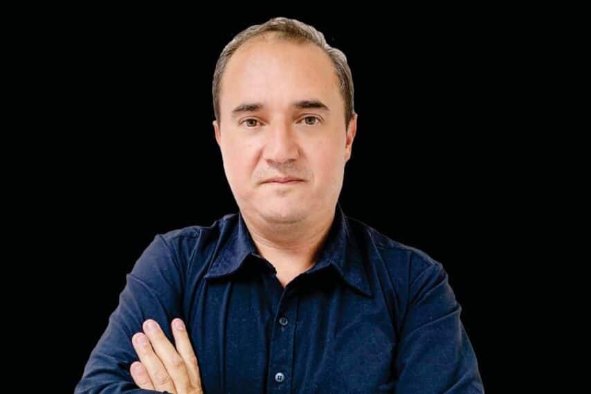 “Música de barzinho em casa com Reina” é atração do Poços Curte em Casa nesta quarta