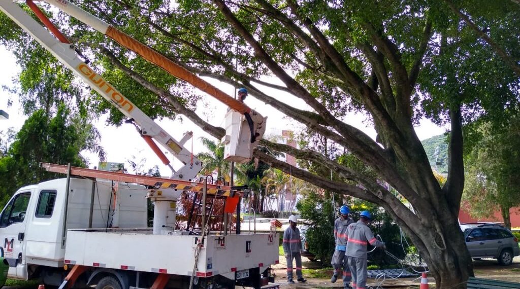 Enfeites de Natal estão sendo retirados em Poços de Caldas