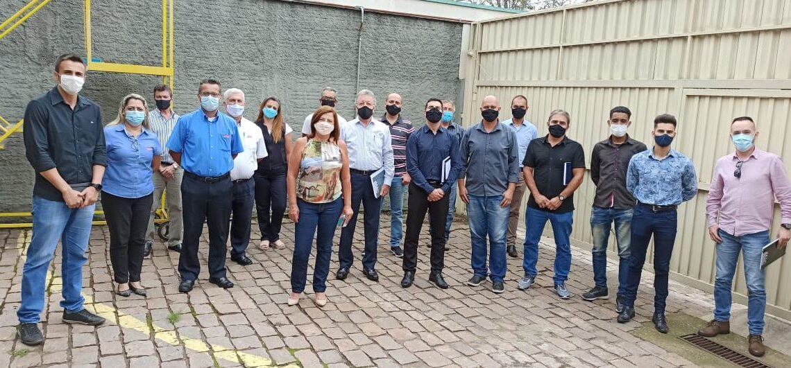 Vereadores se reúnem com representantes da empresa de transporte coletivo de Poços