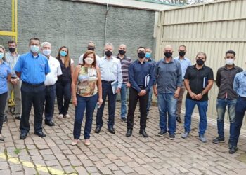 Vereadores se reúnem com representantes da empresa de transporte coletivo de Poços