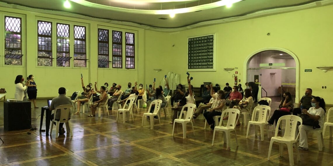 Servidores municipais pedem reajuste salarial de 8,48% e vale-alimentação de R$ 750,00