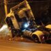 Motorista de caminhão bate em poste e é preso por embriaguez