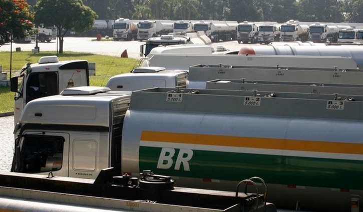 Tanqueiros entram em greve, e pode começar a faltar combustível em Minas
