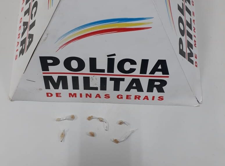 Dupla é detida suspeita de tráfico de drogas em Botelhos