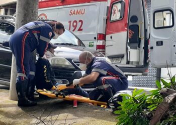 Motoentregador fica ferido após acidente em Poços de Caldas