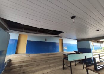 Falta de manutenção gera risco sanitário para servidores de escola em Poços