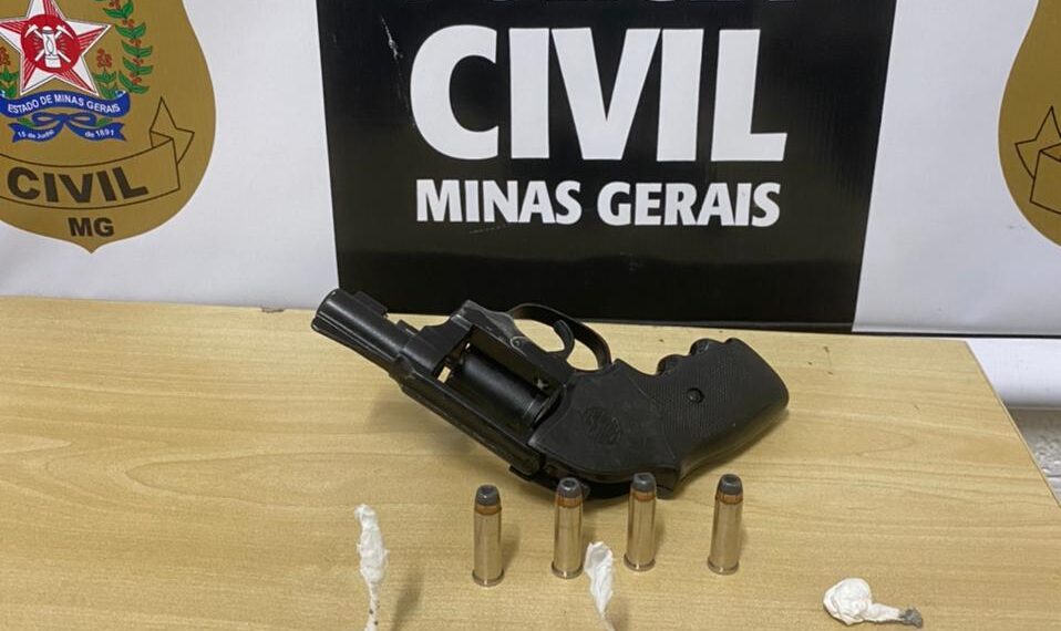 Suspeito de tráfico de drogas e posse de arma é preso em Poços