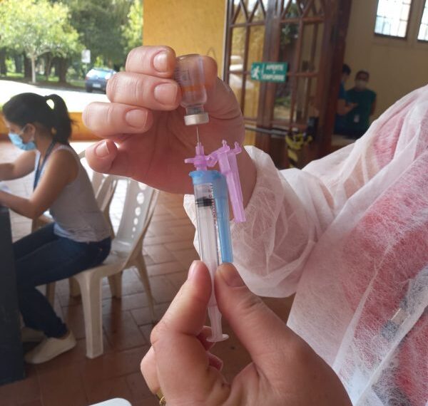 Idosos acamados acima dos 90 serão vacinados nesta quinta e sexta