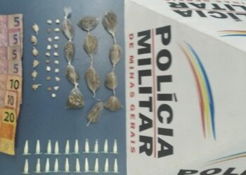 Adolescente é apreendido com 25 pedras de crack e outras drogas