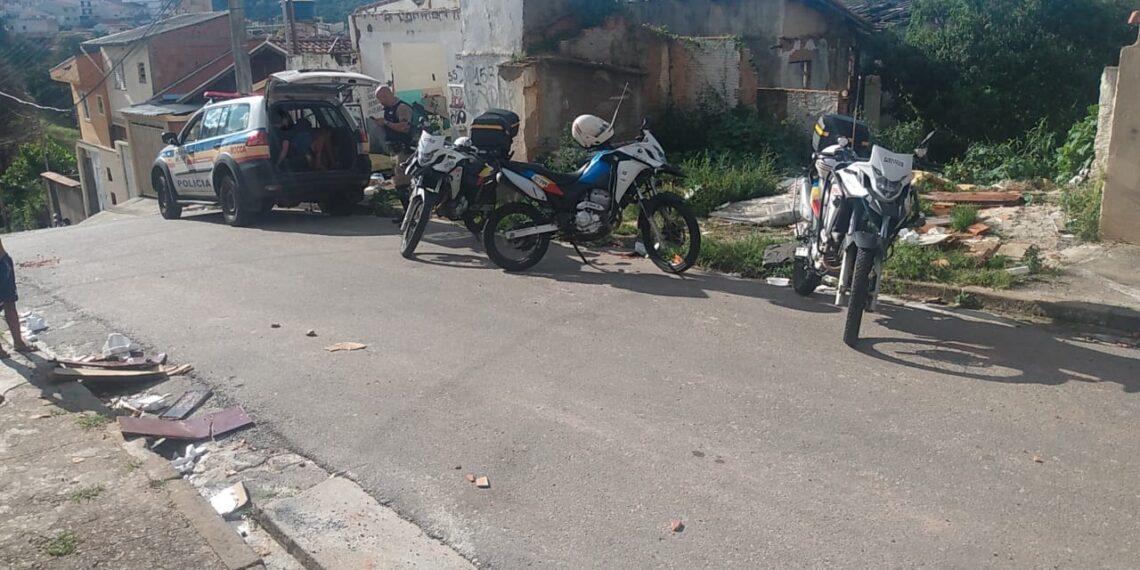 Militares da ROCCA e GEPMOR prendem dois suspeitos por tráfico de drogas