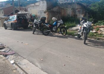 Militares da ROCCA e GEPMOR prendem dois suspeitos por tráfico de drogas
