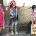 Com medidas de segurança, idosos recebem “visita carnavalesca”