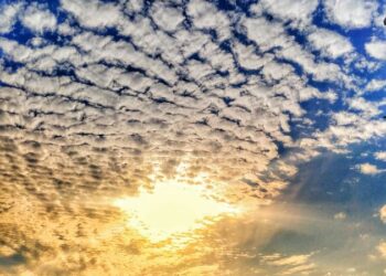 Fotógrafo de Poços de Caldas registra formação de nuvens Altocumulus