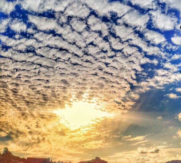 Fotógrafo de Poços de Caldas registra formação de nuvens Altocumulus