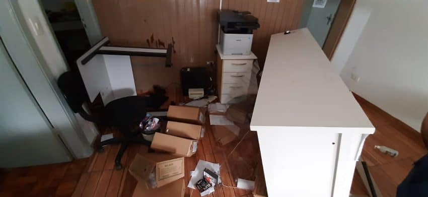 Departamento de Habitação é alvo de vandalismo