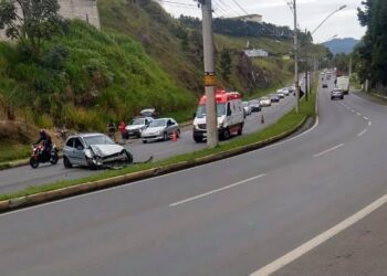 Motorista fica ferido em acidente em Poços de Caldas