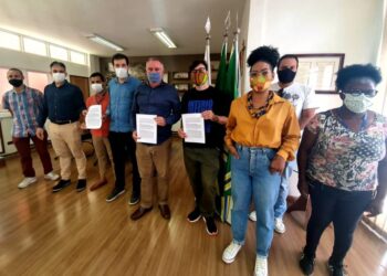 Conselho da Cultura entrega carta compromisso ao prefeito para fortalecer o setor