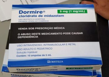 Andradas doa para Poços 50 ampolas de medicamento para intubação de pacientes