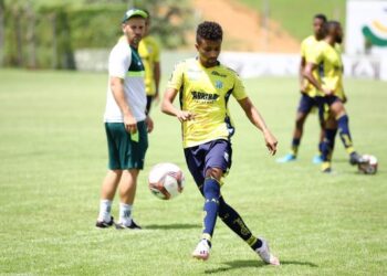 Caldense treina no Estádio do Mamoré em preparação para encarar a URT