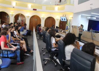 Câmara de Poços abre inscrições para alunos de ensino médio que queiram participar do Parlamento Jovem 2021
