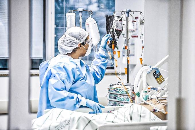 Com pacientes de Capitólio e até do estado de São Paulo, ocupação de UTIs de Poços atinge quase 90%