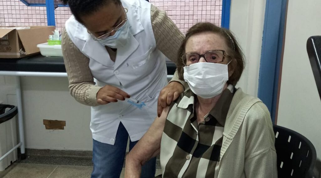 Vacinação dos idosos de 79 a 81 anos acontecerá nesta quarta(17) e quinta(18)