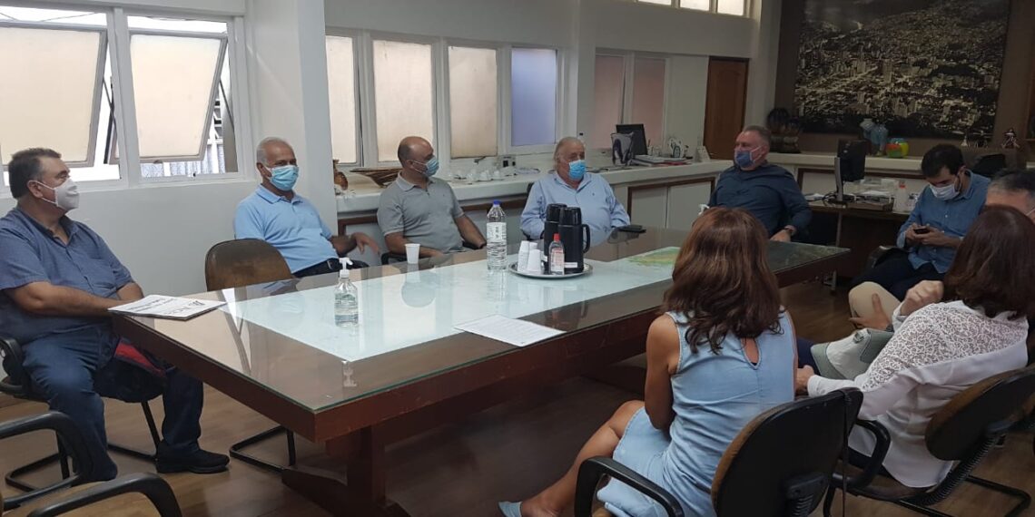 Em reunião com empresários, secretário sinaliza manter restrições por mais uma semana