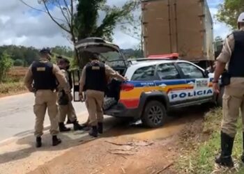 Motorista dirige pela contramão e é preso por embriaguez