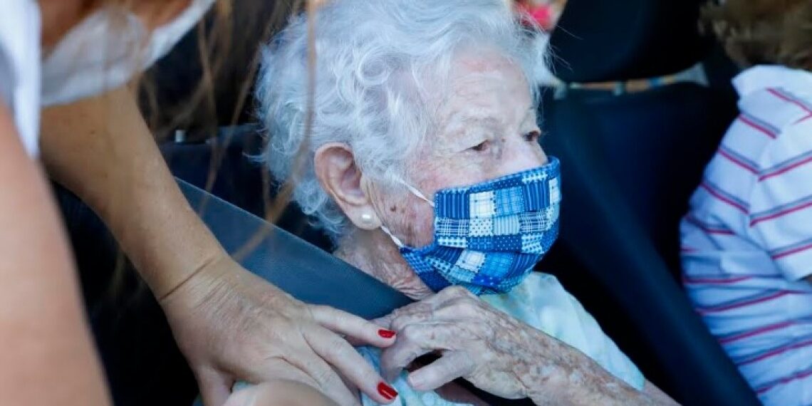 Idosos com 85 anos ou mais serão vacinados na quinta (04) e sexta (05)