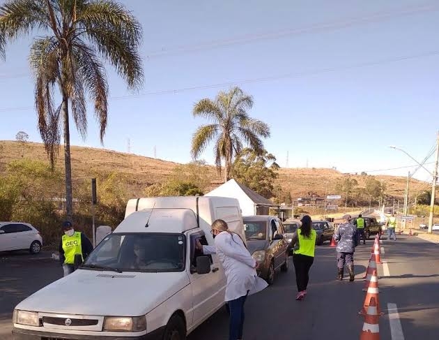 Barreiras voltam a funcionar e shopping , mercado e galerias têm novas restrições