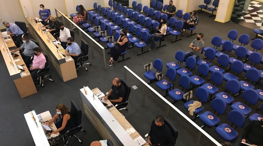 Vereadores pedem abertura de CPI para apurar pagamento de férias indenizadas a prefeitos e outros agentes políticos de Poços