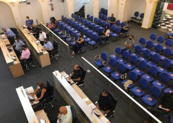 Vereadores pedem abertura de CPI para apurar pagamento de férias indenizadas a prefeitos e outros agentes políticos de Poços