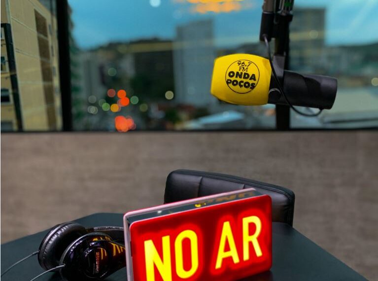 Prefeito de Poços fala sobre manifestação, zona azul e reavaliação da Onda Roxa