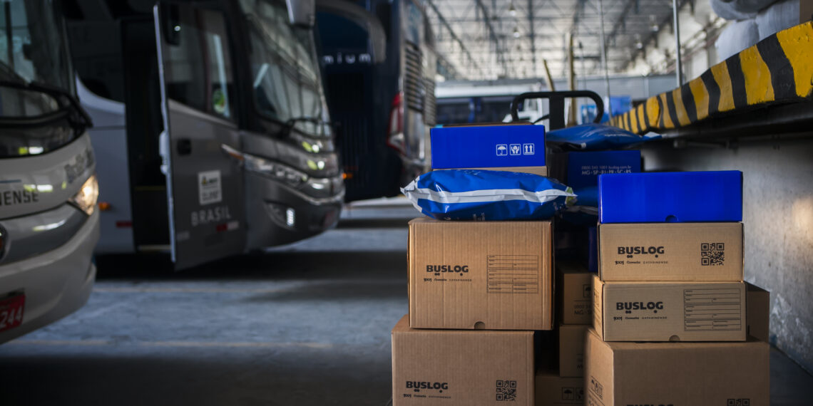 Buslog oferece transporte de encomendas no bagageiro de ônibus