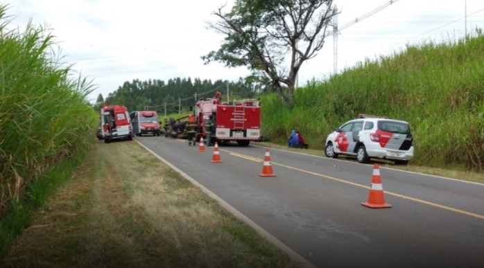 Caminhoneiro morre após acidente na SP-350
