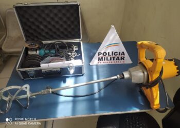 Homem suspeito de furtar ferramentas é detido por moradores no bairro JD Del Rey em Poços de Caldas.