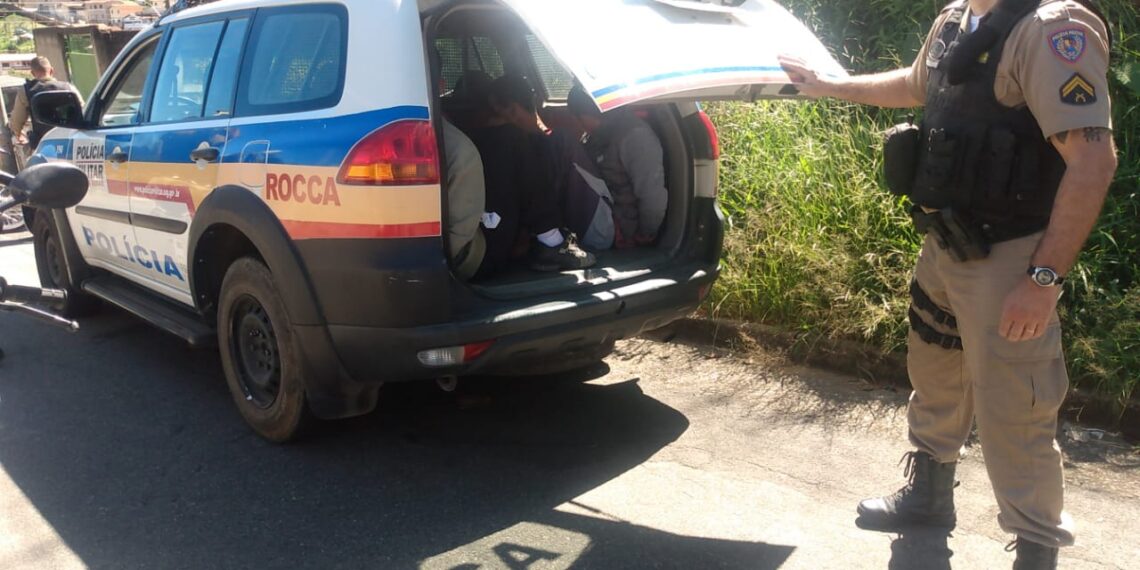 POÇOS DE CALDAS | Mega operação da PM na Vila Rica detém cinco e apreende drogas